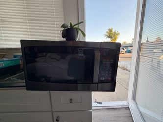 Black Countertop Microwave