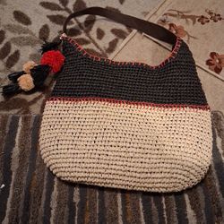 Straw Purse. Snap Closure 