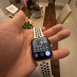 Apple Watch SE 44mm