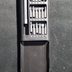 New and Never used a whole set of screw drivers