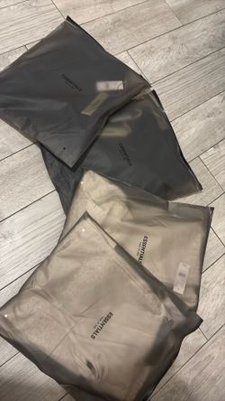Essential shorts best price and best quality read description!