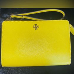 TORY BURCH WRISTLET WALLET - NEW with Tags - YELLOW