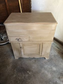 Antique DOUGH BIN. Priced to sell QUICKLY
