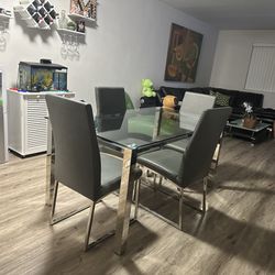 Dining set with 4 chairs