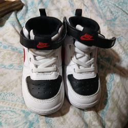 Toddler Nike shoes size 8C