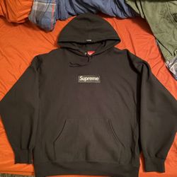 Supreme Box logo hoodie 2023.