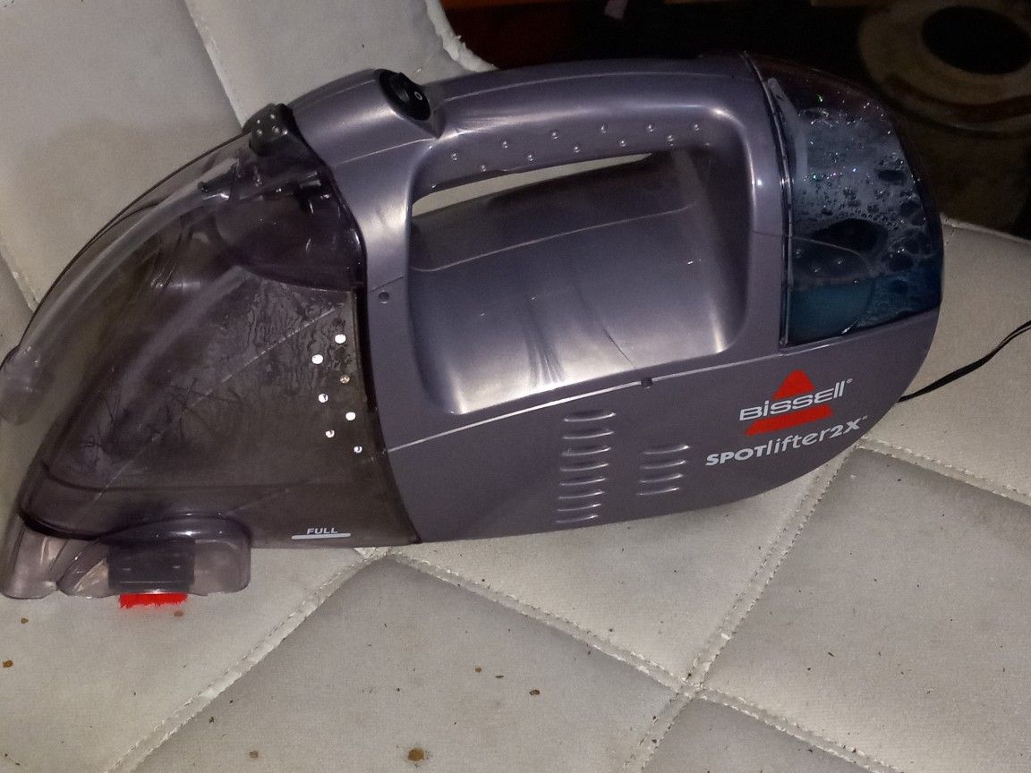 BISSELL CARPET SHAMPOOING HAND-HELD VACUUM CLEANER