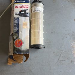 West Marine 6.9 Qt. oil Extractor