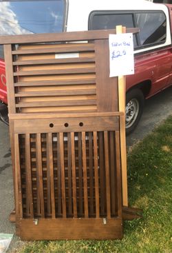 Toddler Bed with the hardware NO MATTRESS... Cash only asking for $25