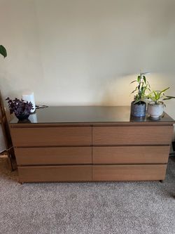 Malm dresser dark brown/oak + glass top