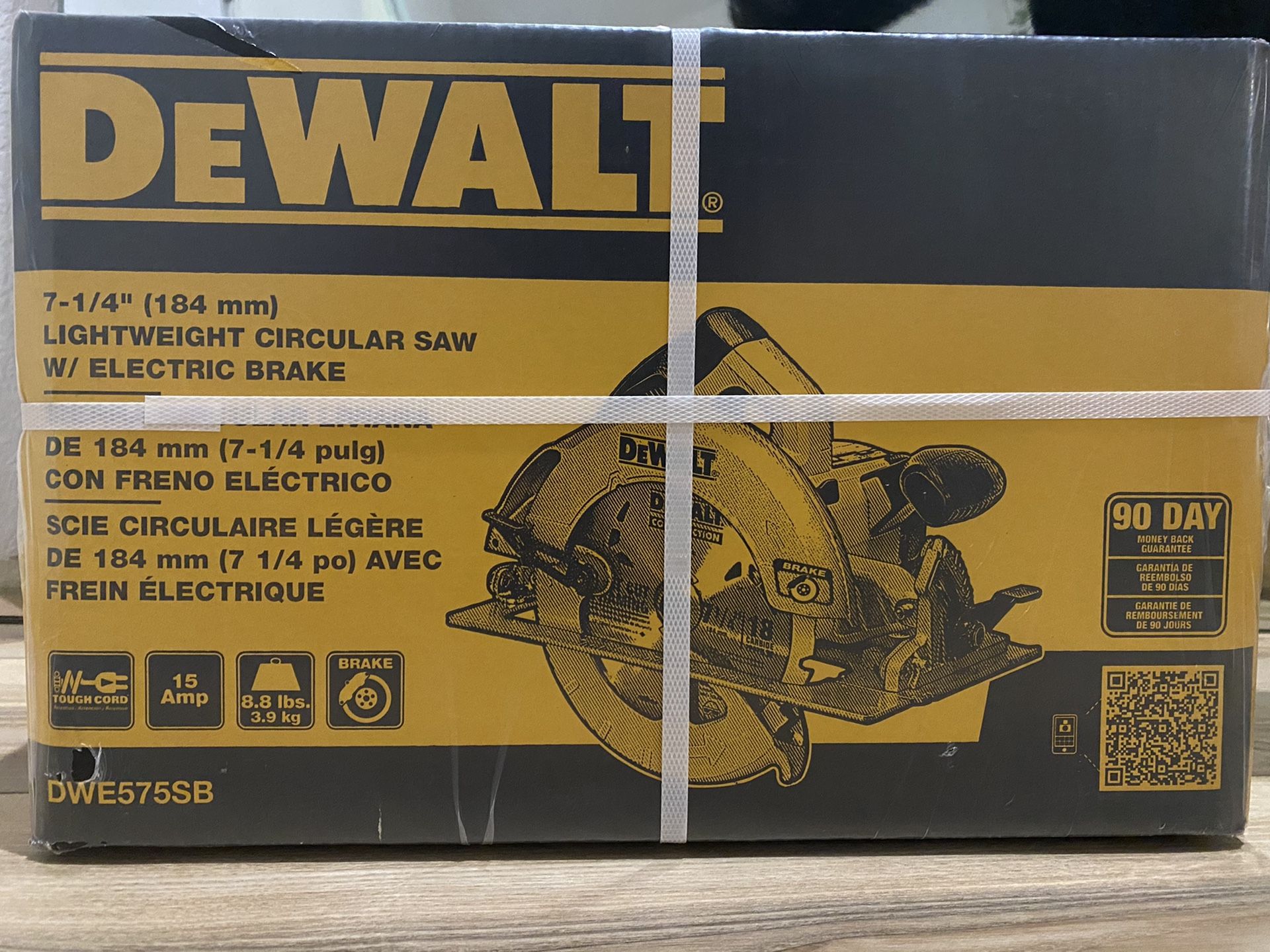 DEWALT circular saw with electric brake and 7 1/4” blade included