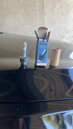 D4S sylvania headlight bulb