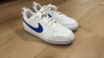 Boys Nike Low Burough SO CLEAN like New!! 3.5