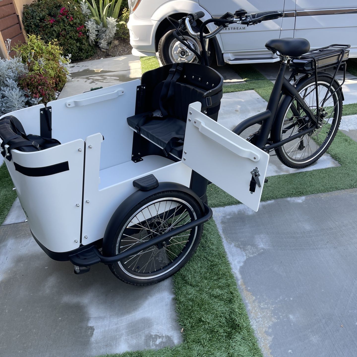 Ferla Inspire Electric Cargo Bike- Like New