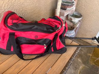 duffle bag on wheels