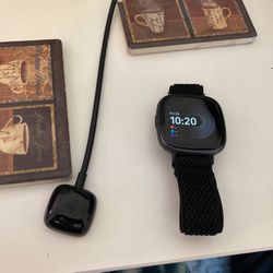 Fitbit Versa 4 With Charger