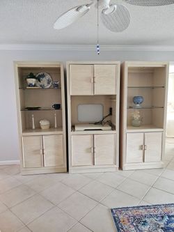 Entertainment center