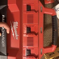 Milwaukee M18 Packout 6 Bay Rapid Charger
