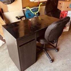 Desks With Chair 