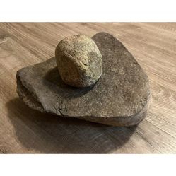 antique American Indian Artifact Grinding Stone & maul Metate Mano 1913