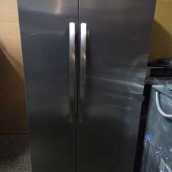 New Frigidaire Side By Side Refrigerator 