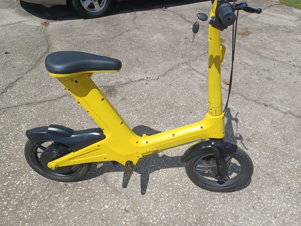 Commercial Ebike Electric Bicycle E-Scooter Electric Scooter with Keys and Charger - $200 FIRM