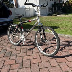 GIANT EDDIE BAUER ALUMINUM MOUNTAIN BIKE