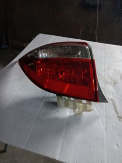 2015 18 toyota corolla left side tail light oem