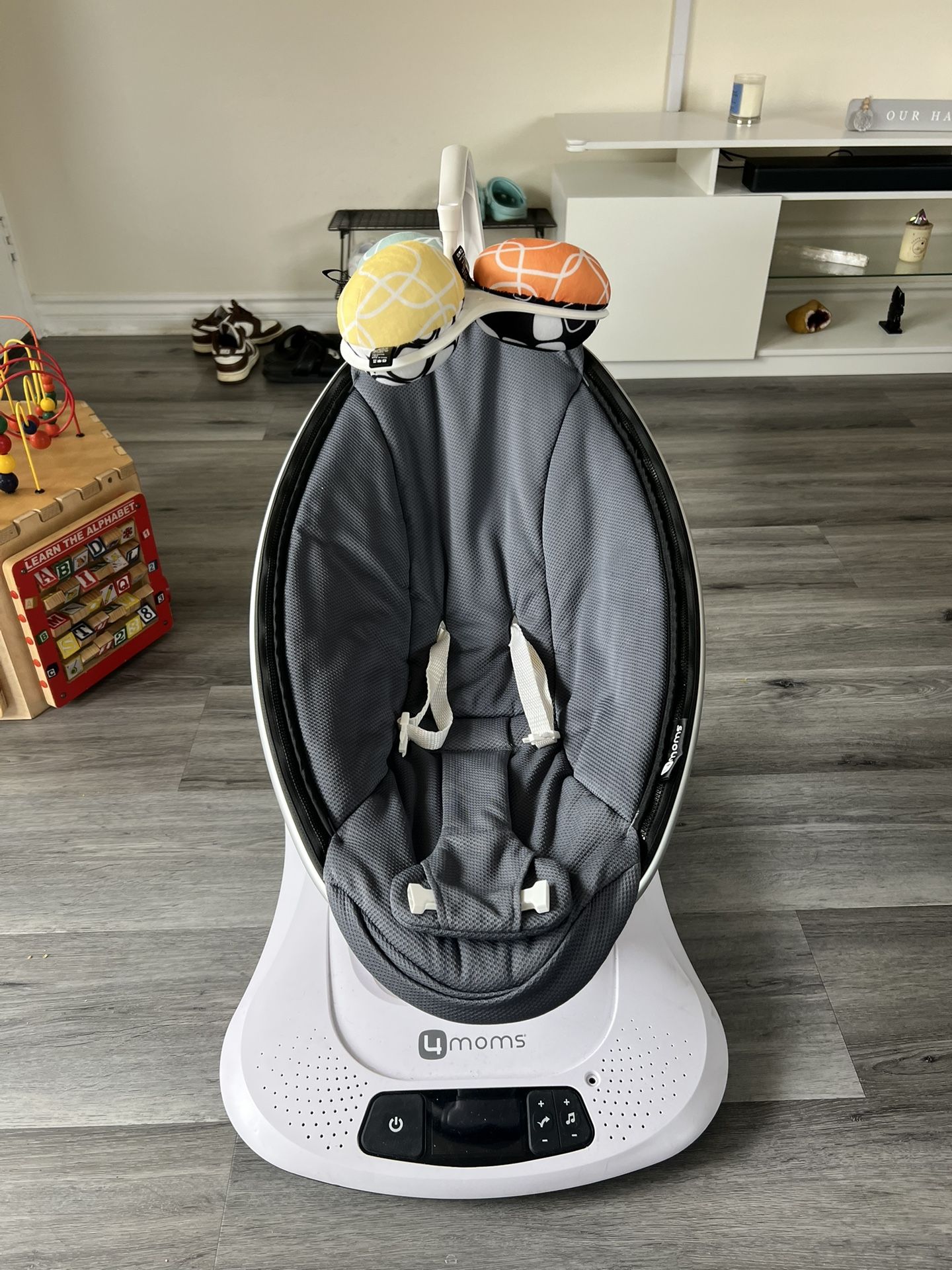 4moms mamaRoo And Baby Delight Bassinet
