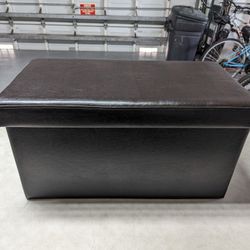Vendo Otomano de Almacenamiento de 30", Plegable Y de Cuero Color Marrón Oscuro 
