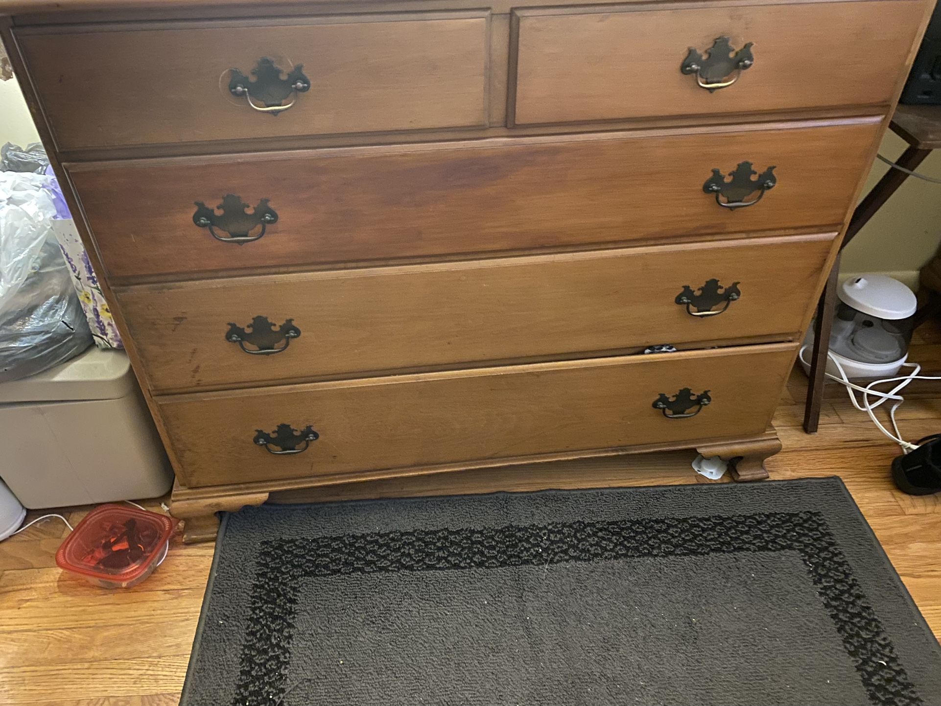 2 Matching Dressers With Mirror