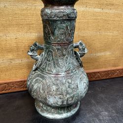 Antique Chinese Western Zhou Dynasty Style Bronze Ware Beast Vase Bottle Qing