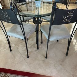 Dinette Set fir Four 