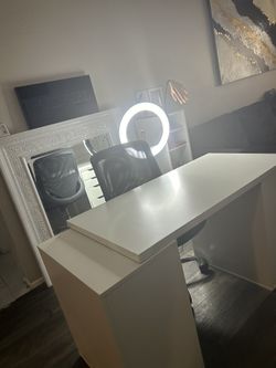 Nail Table