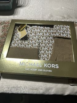 Michael Kors Hat, Scarf And Gloves Set 