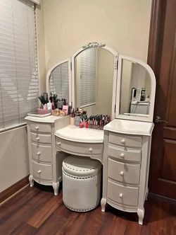 White Vanity Desk with Tri-Fold Mirror
