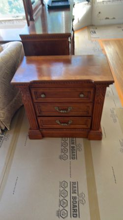 2 Night stand table