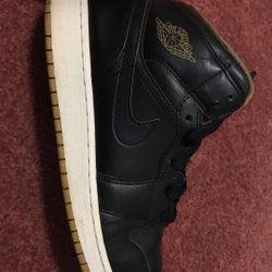 Youth size 7 (7y). Air Jordan 1 Retro Mid Black and Gold