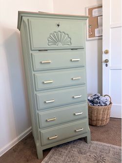 5 Drawer wood dresser