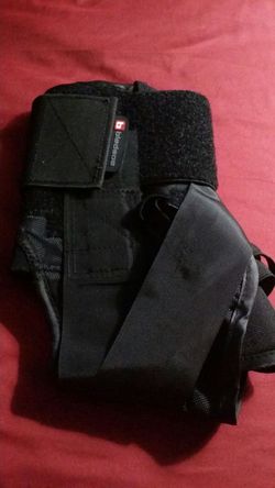 Bledsoe ankle brace/ immobilizer. Size medium.