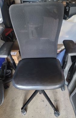 Haworth Zody Office Desk Gaming Chairs