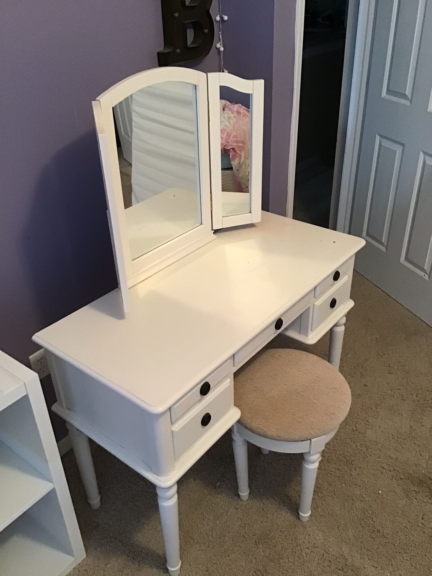 Makeup Vanity for Sale in Wesley Chapel, FL OfferUp