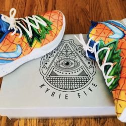 NIKE KYRIE SPONGE BOB PINEAPPLE HOUSE - LIMITED EDITION Size: 8.5 $200