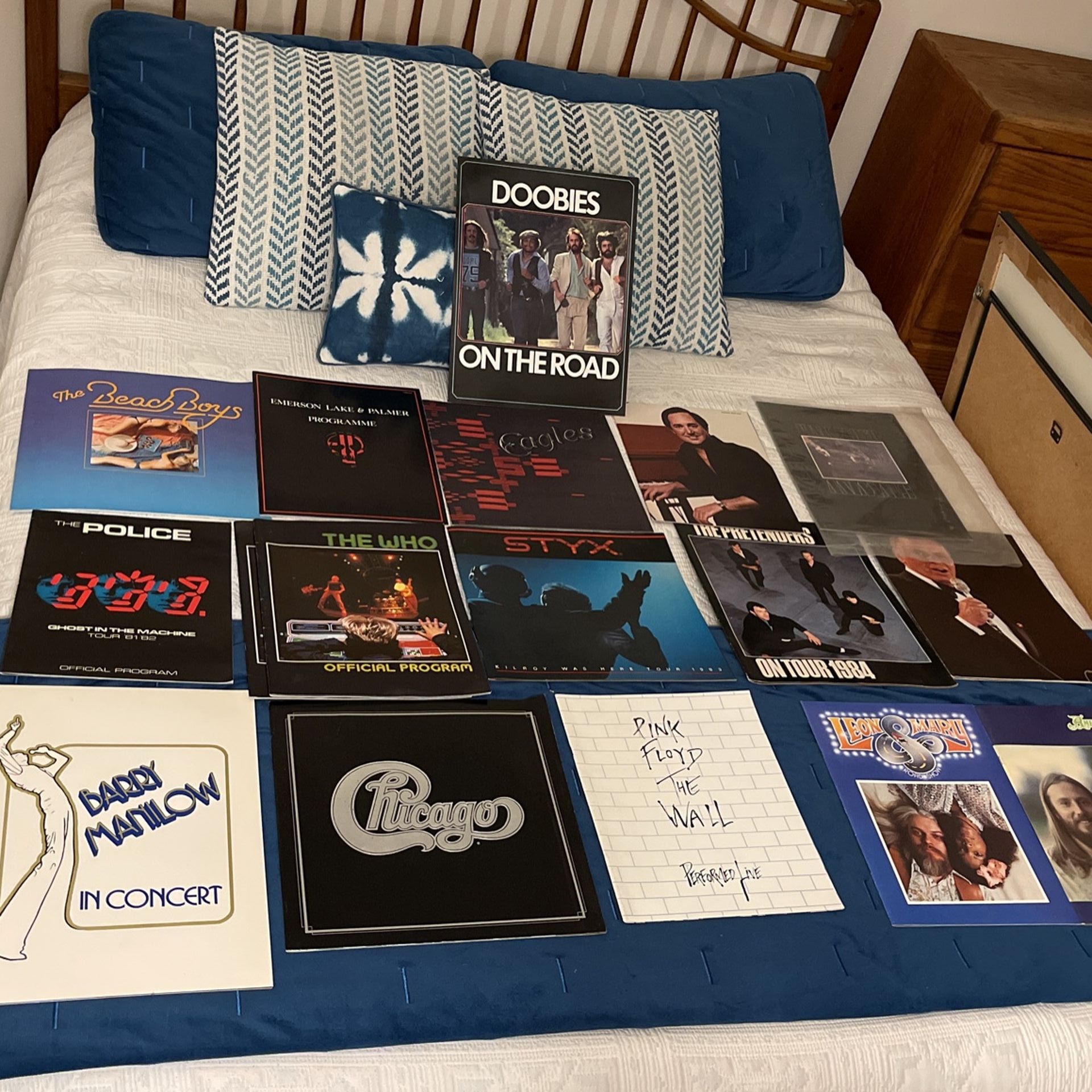 16 Live Concert ProgramsSinatra, Pink Floyd, The Who,etc….