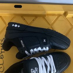 Louis Vuitton Black/White Trainers – LV Sneakers