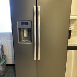 GE REFRIGERATOR