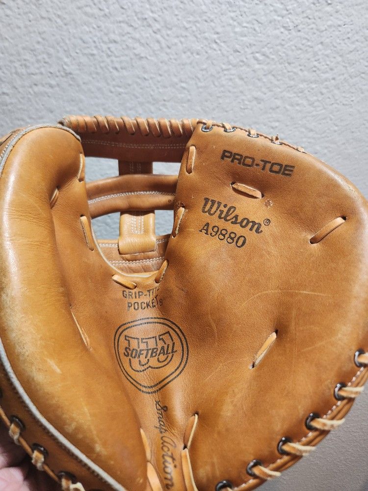 Wilson Softball Catchers Mitt-31" RHT