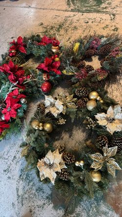 Christmas wreaths - lot of 4