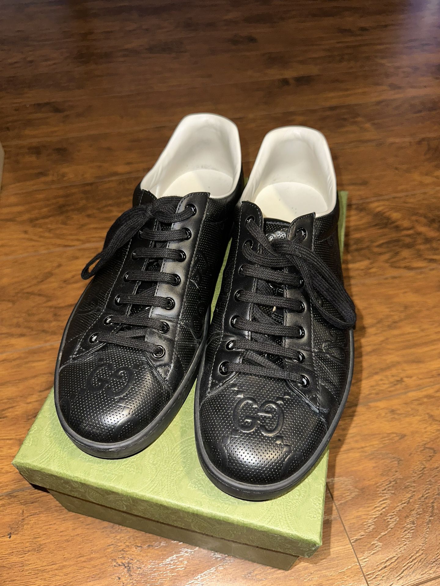 Gucci MEN'S ACE GG EMBOSSED SNEAKER Size 12 