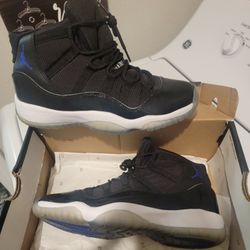 Jordan 11 SPACE JAM.  SIZE 7Y (2016)